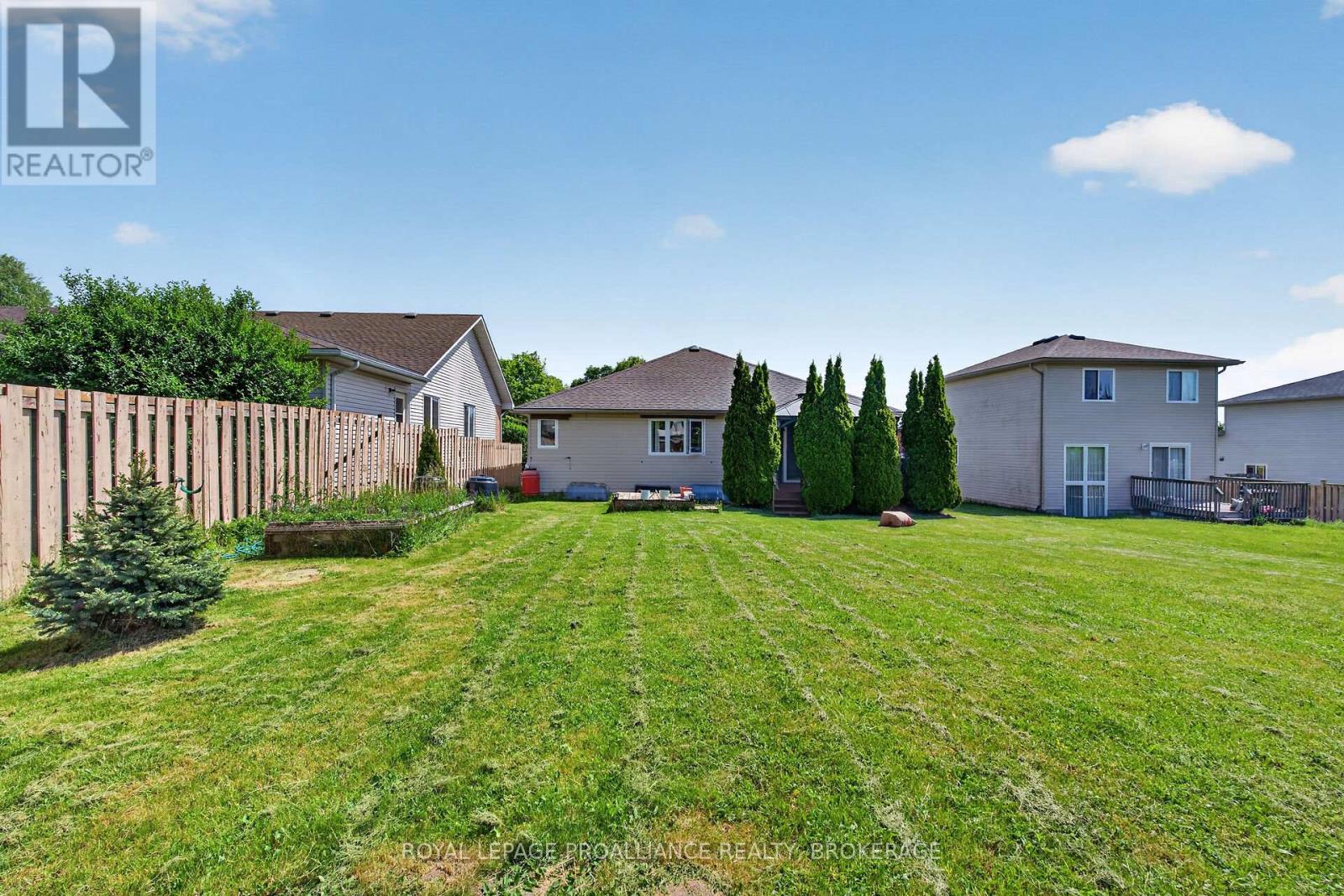 18 MCKEOWN CRESCENT - 41