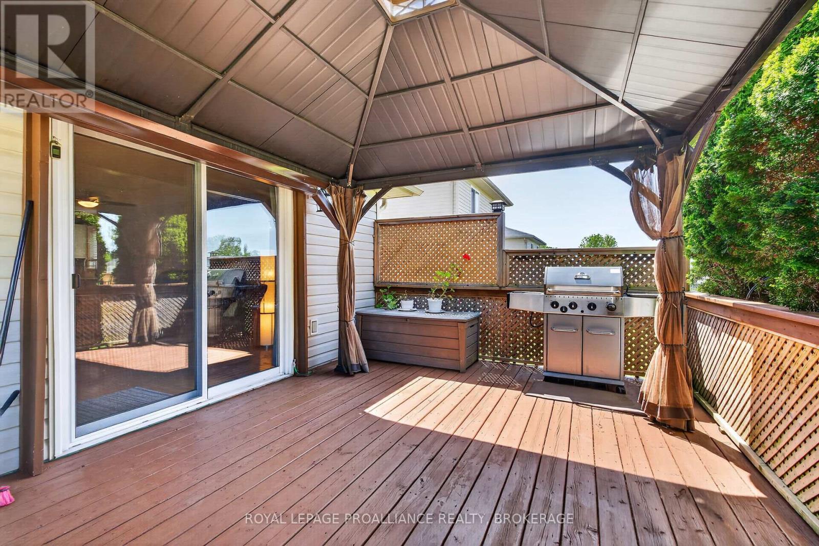 18 MCKEOWN CRESCENT - 42