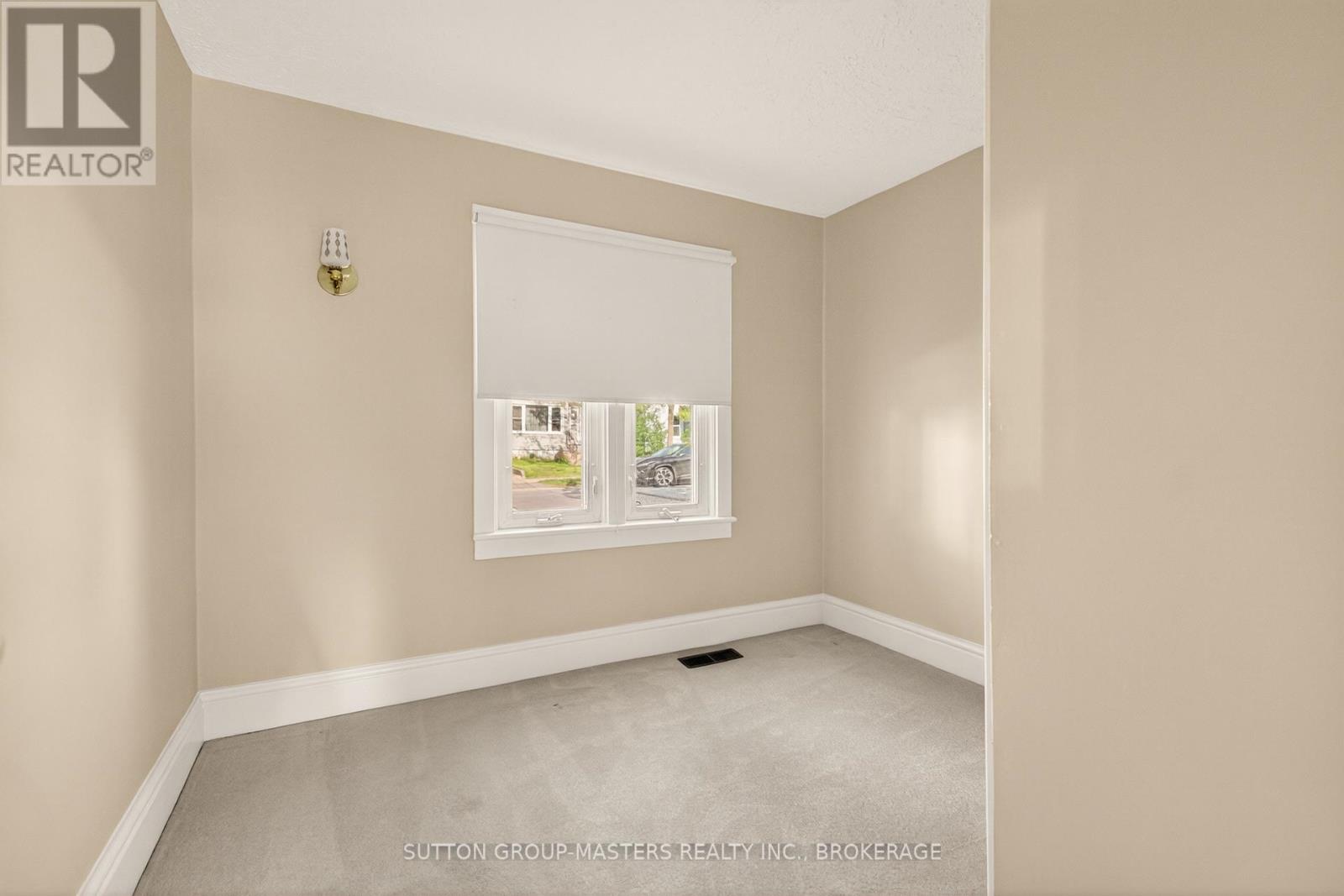 21 CONNAUGHT STREET - 20
