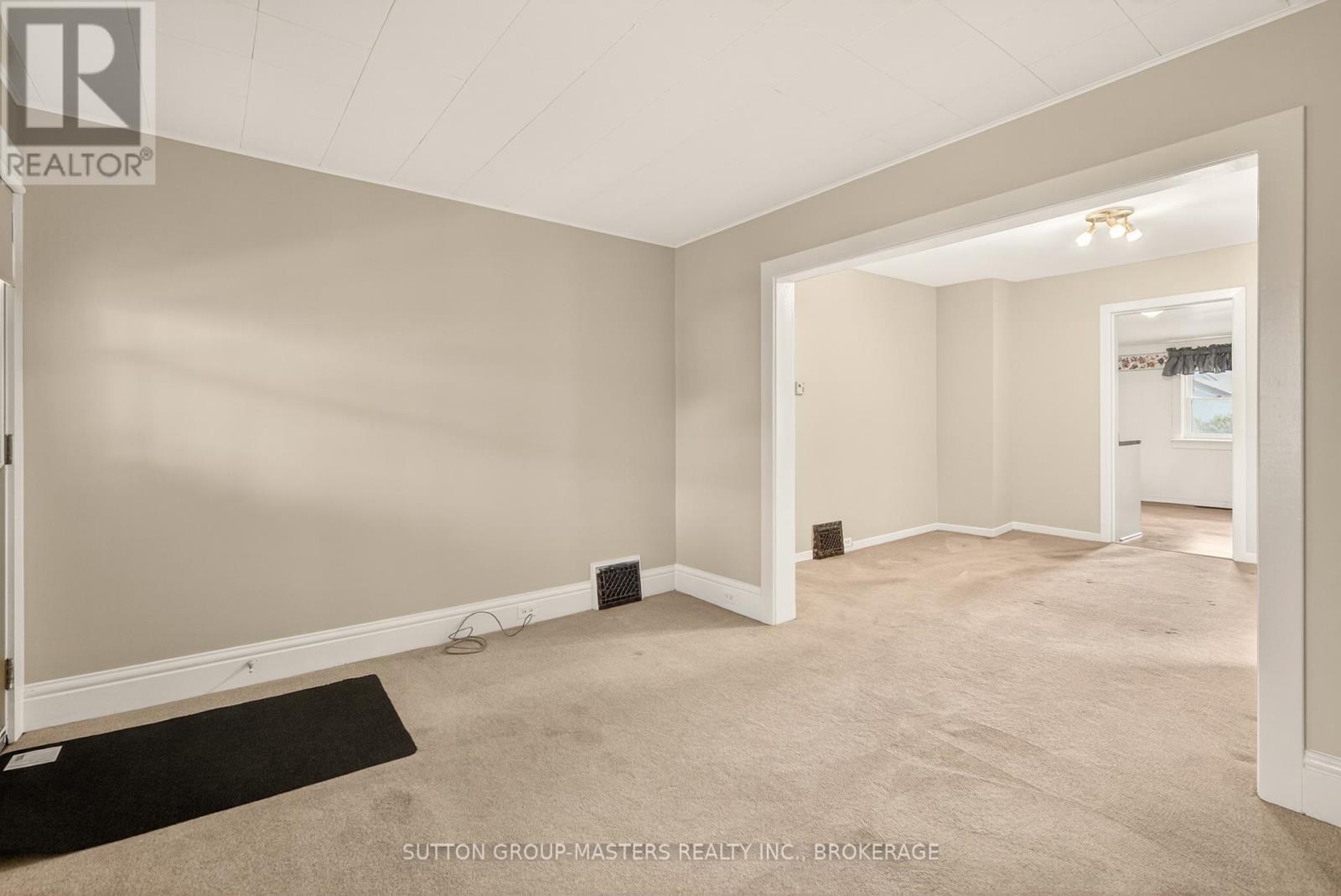 21 CONNAUGHT STREET - 7
