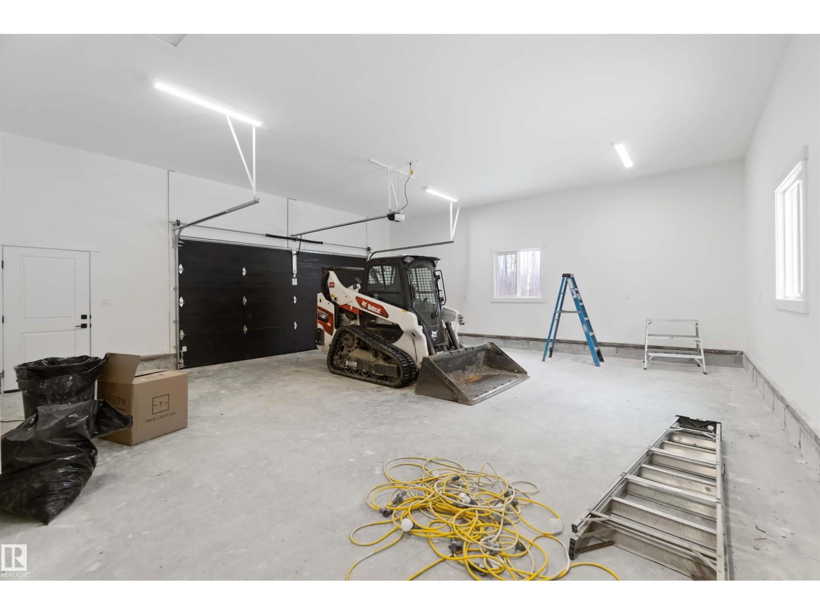 #100 54127 RGE ROAD 30 - 33