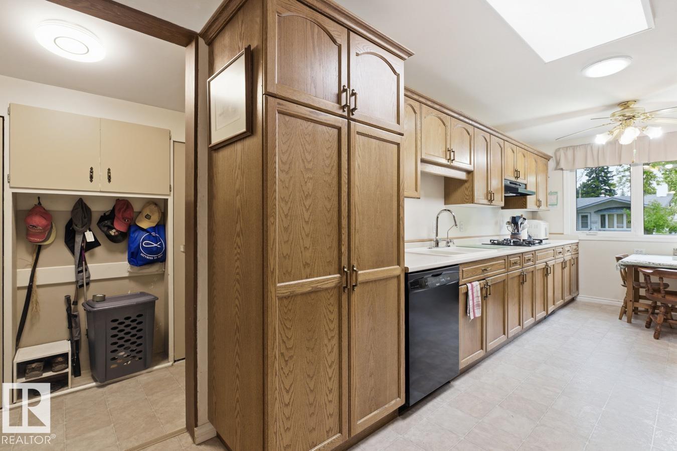 29 GREENVIEW CR — photo 9