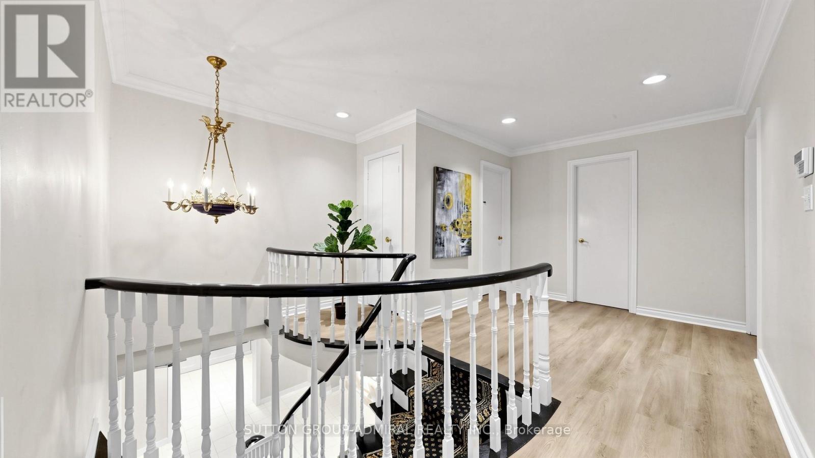 7 GRANADA COURT - 32