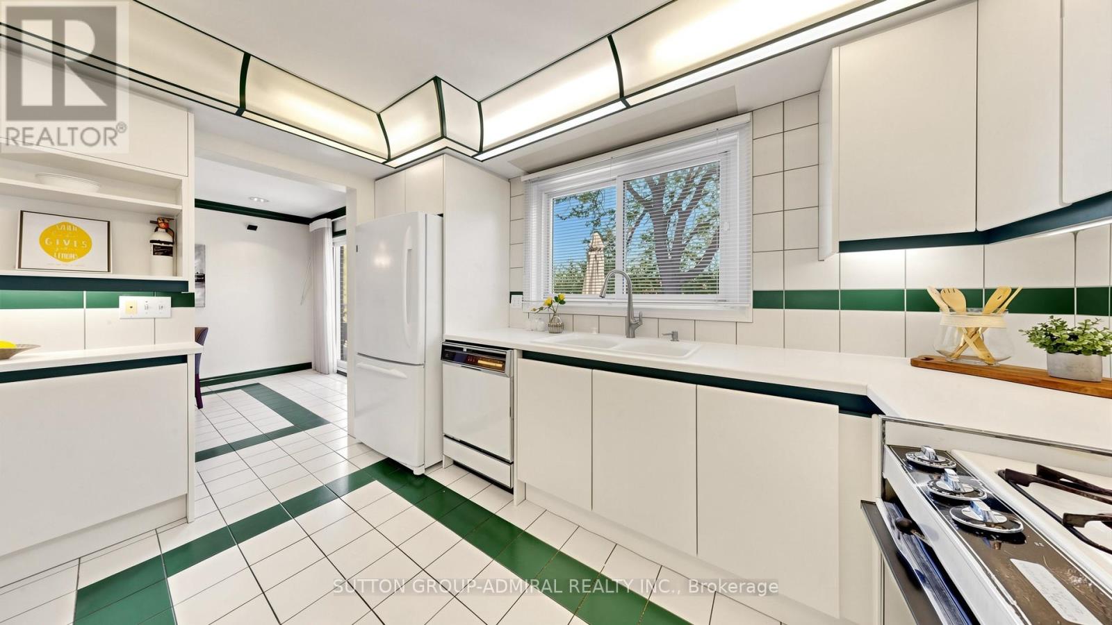 7 GRANADA COURT - 26