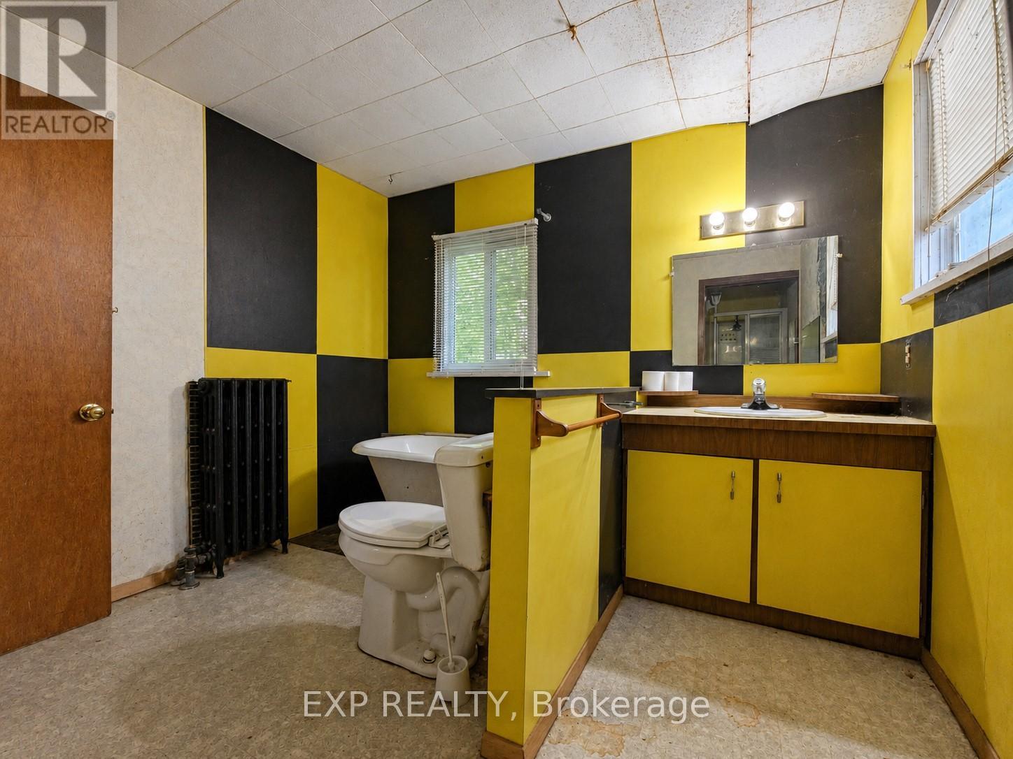 3226 PINE AVENUE - 11