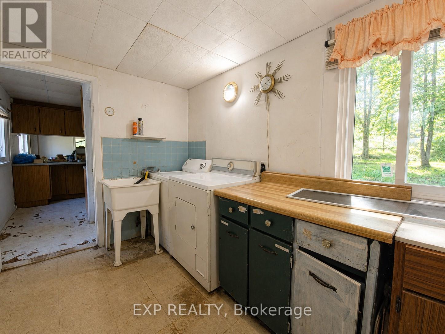 3226 PINE AVENUE - 13
