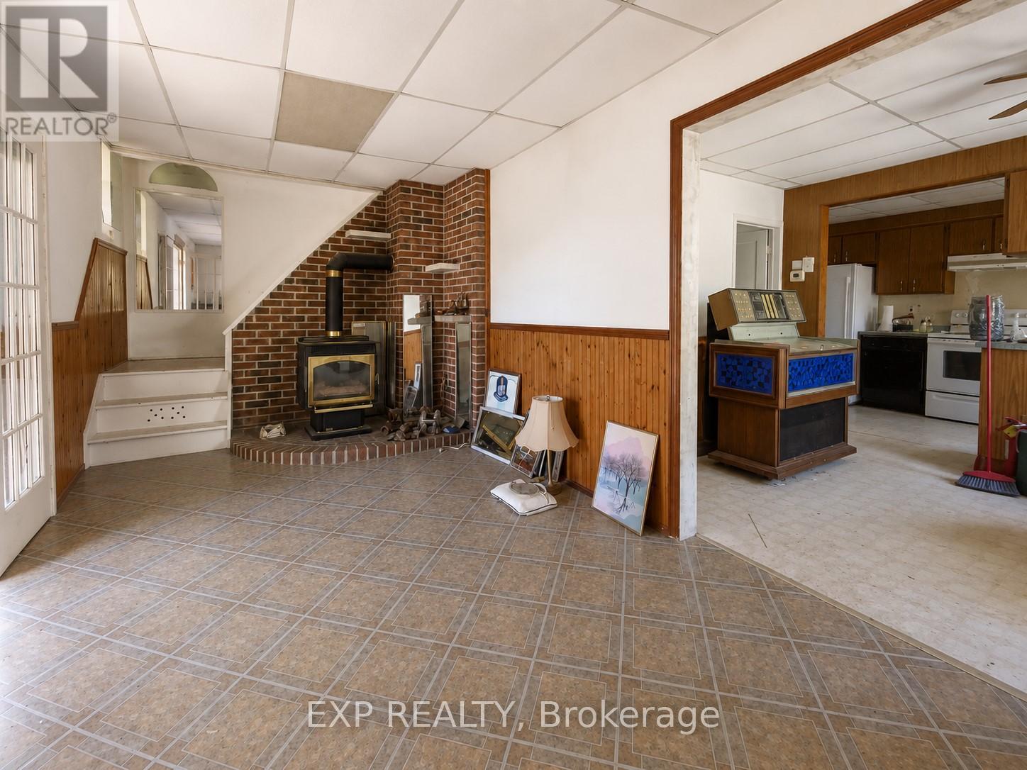 3226 PINE AVENUE - 5