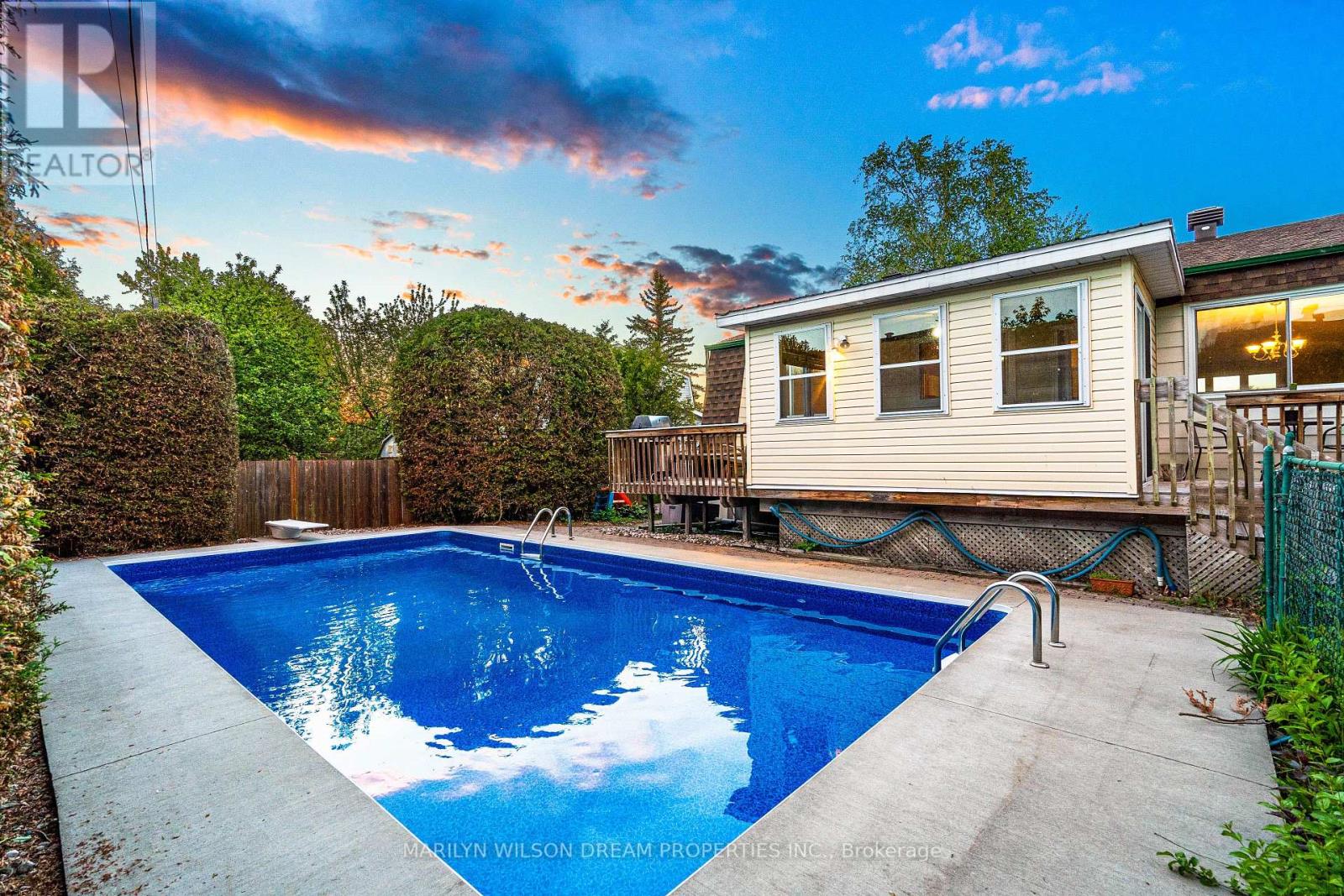 20 COOLBROOK CRESCENT - 28
