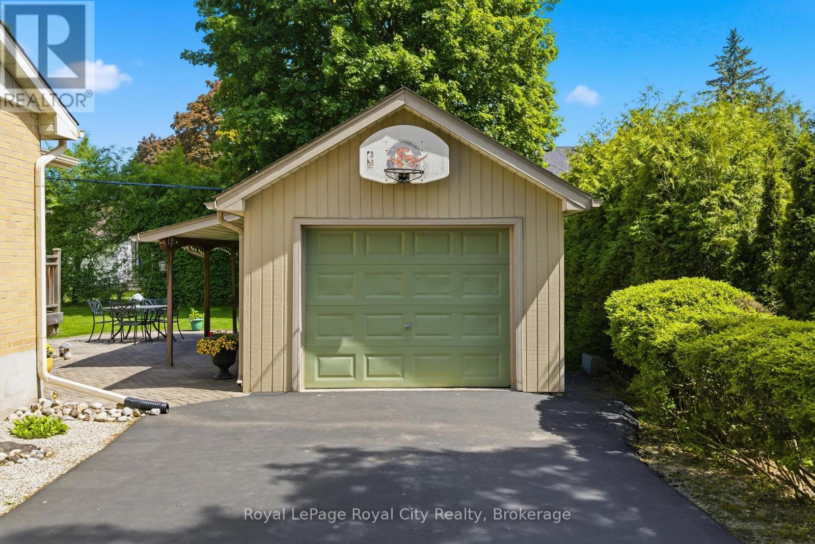 92 DEAN AVENUE - 39