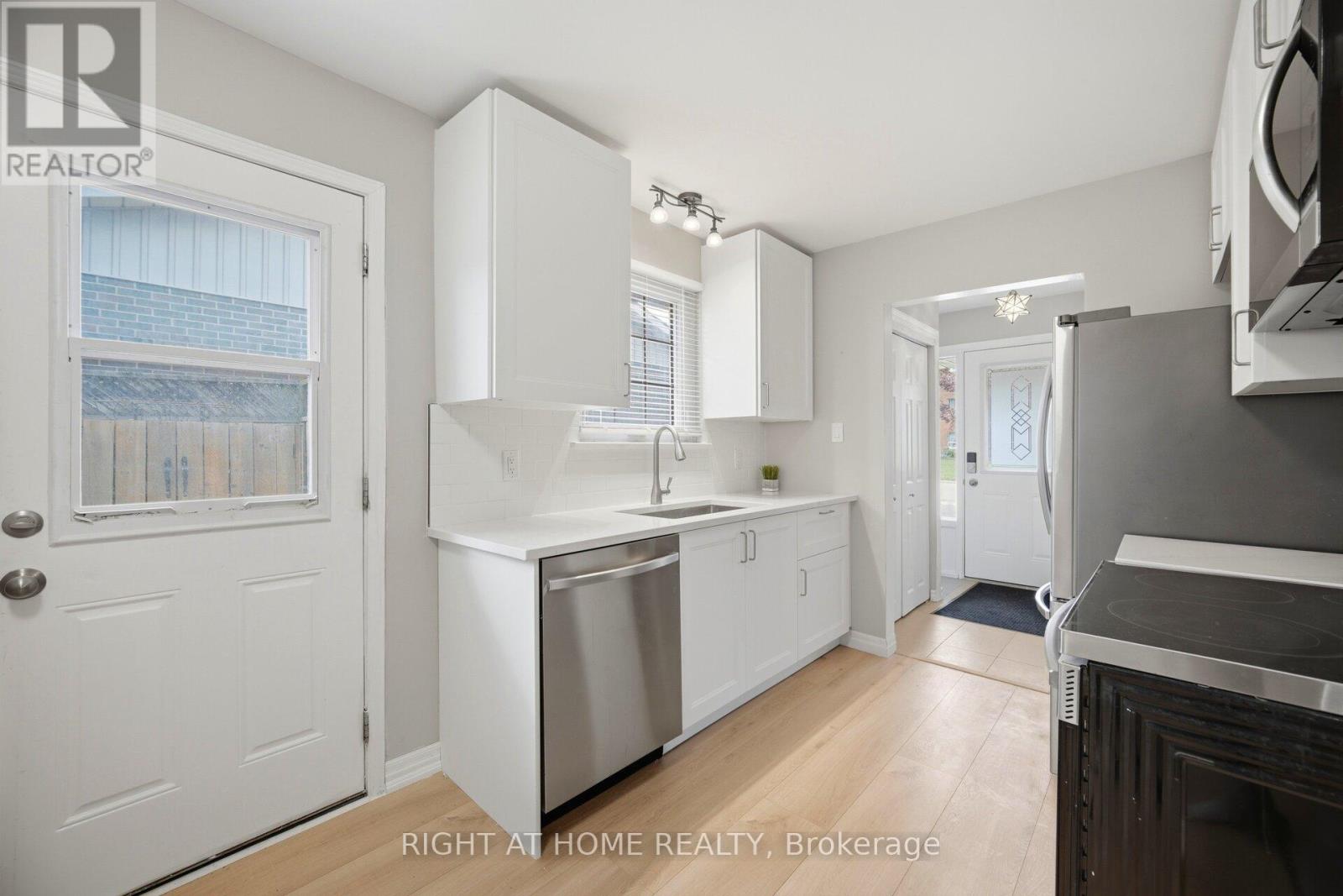 309 SIMON STREET - 4