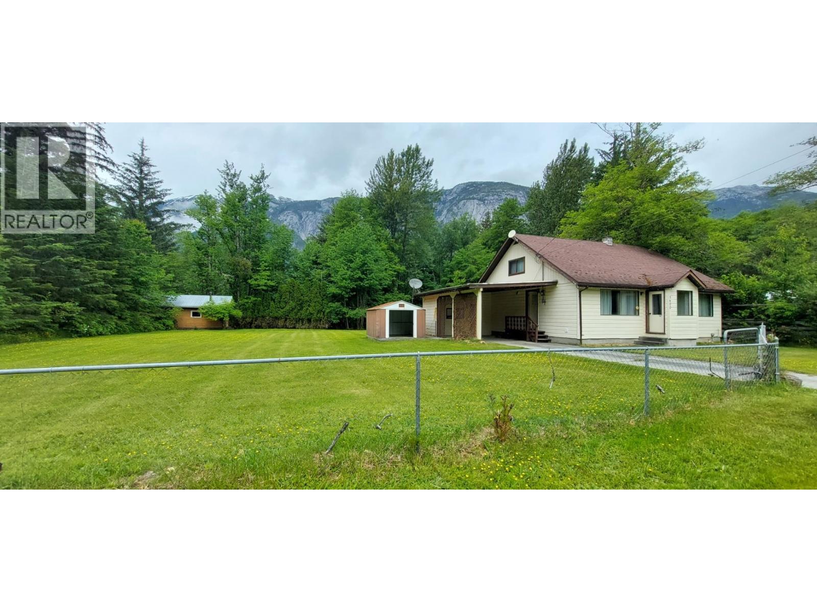 1600 MACKENZIE 20 HIGHWAY - 1