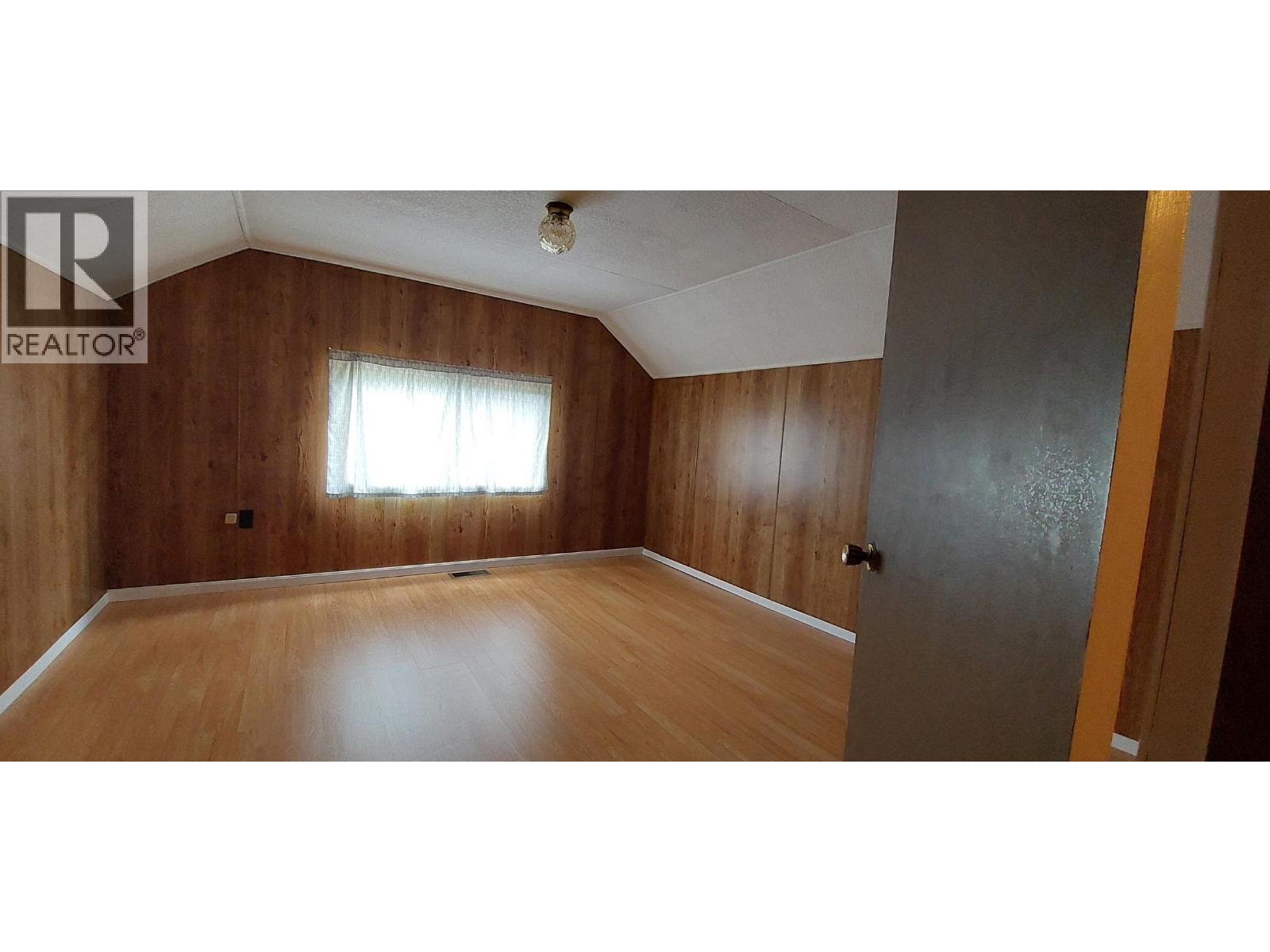 1600 MACKENZIE 20 HIGHWAY - 21
