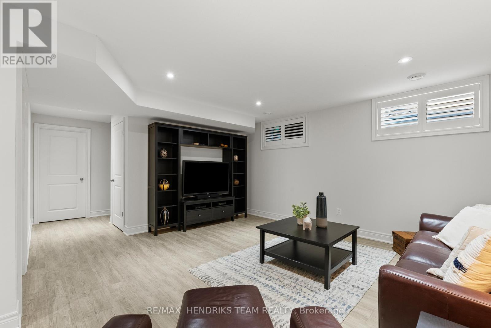 15 DIANA DRIVE - 29