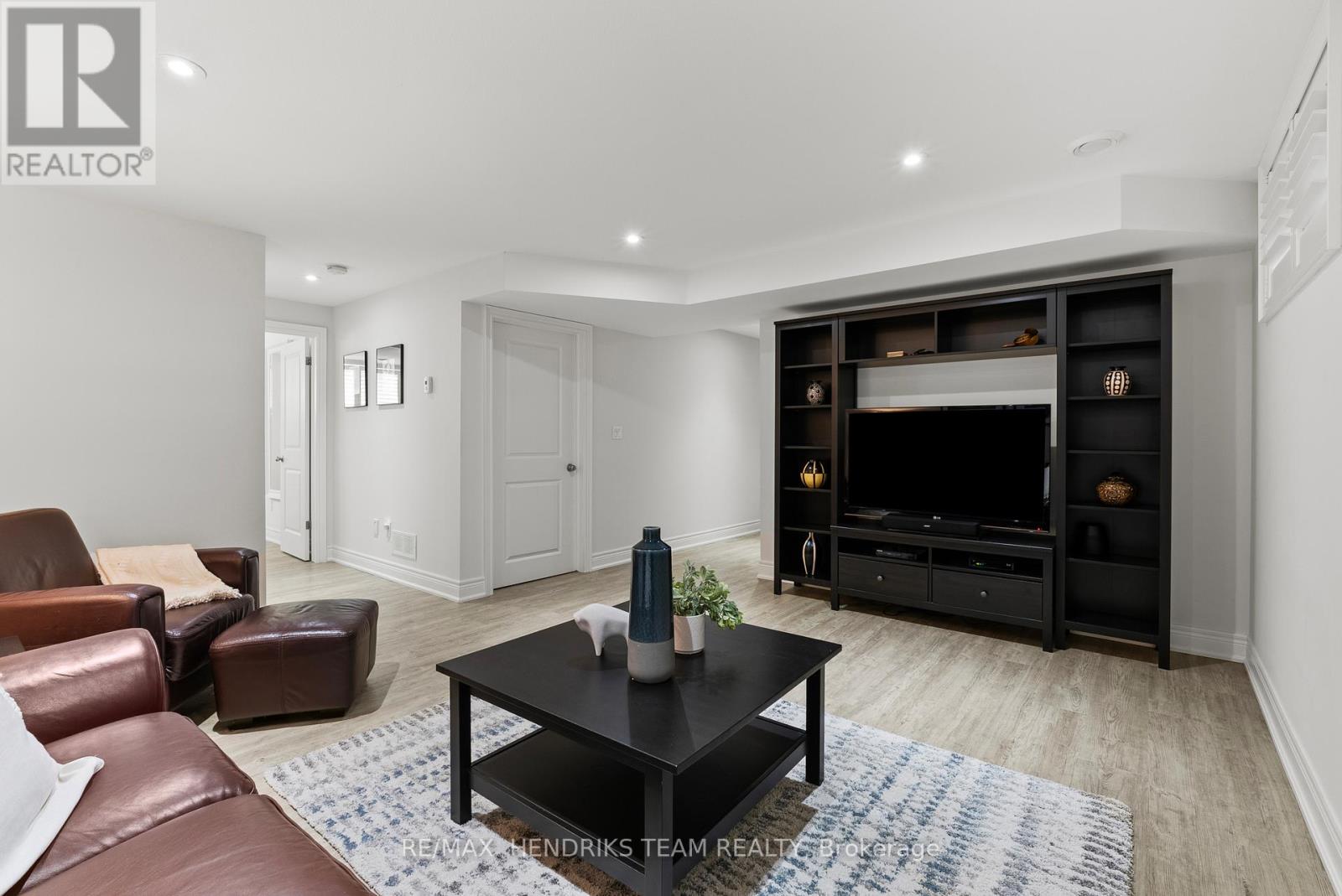 15 DIANA DRIVE - 31