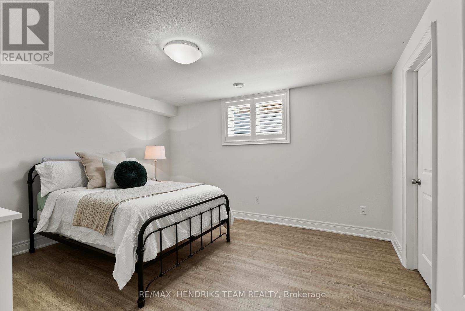 15 DIANA DRIVE - 32