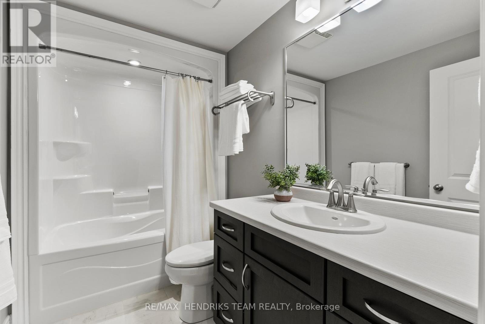 15 DIANA DRIVE - 33