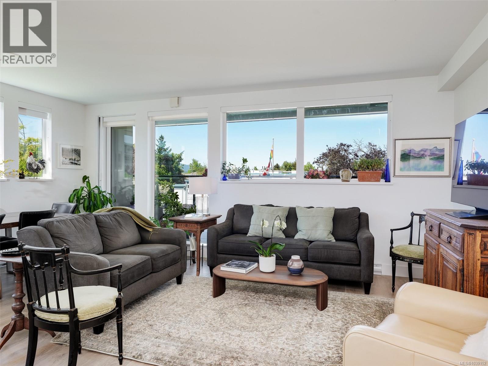 #201 2461 Sidney Ave - 3
