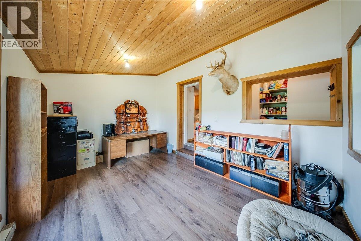 1232 Mcleod Road - 21