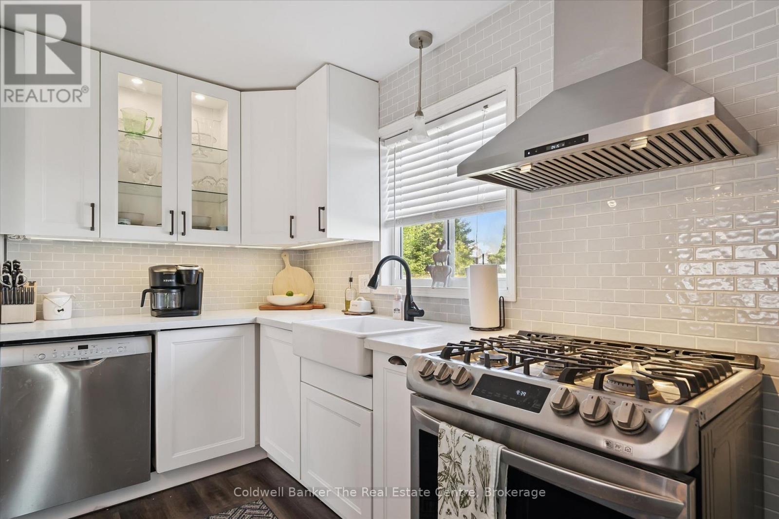 25 LANKIN AVENUE - 11