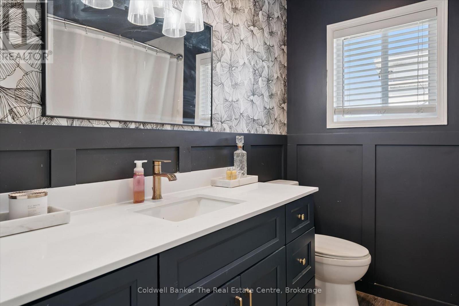 25 LANKIN AVENUE - 21