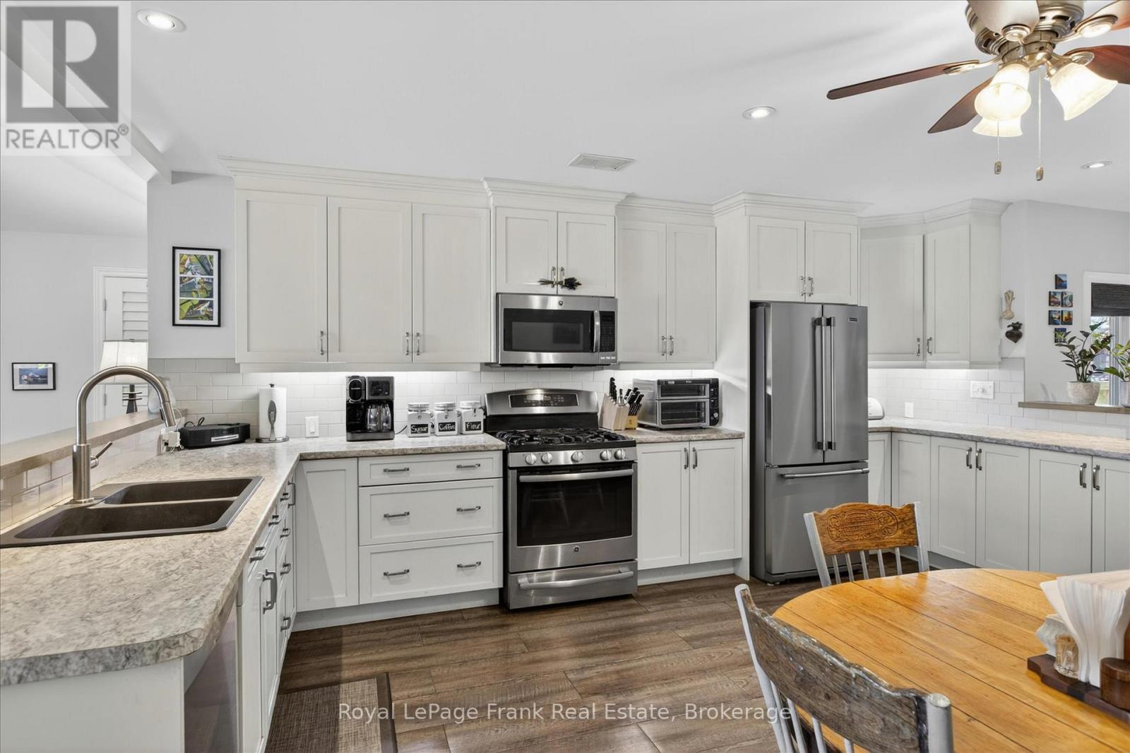 944 BIRCHCLIFF DRIVE - 15