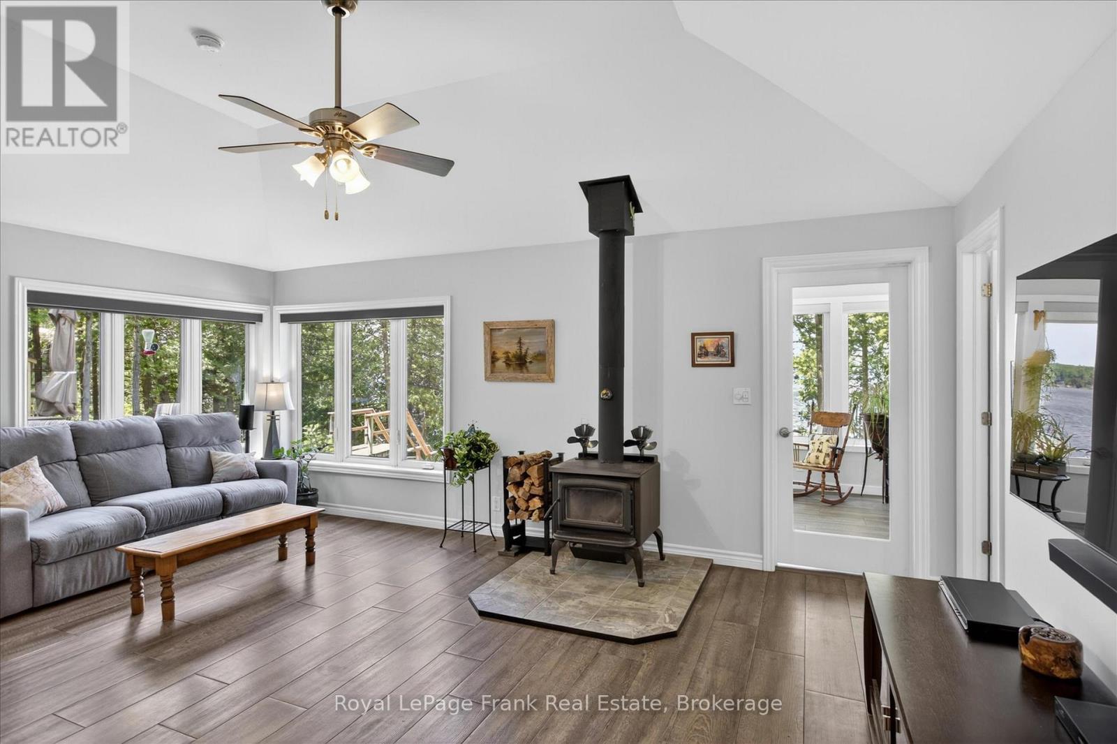 944 BIRCHCLIFF DRIVE - 19