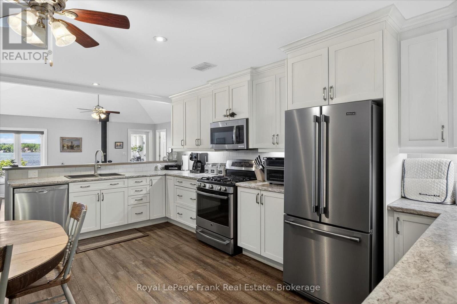 944 BIRCHCLIFF DRIVE - 13
