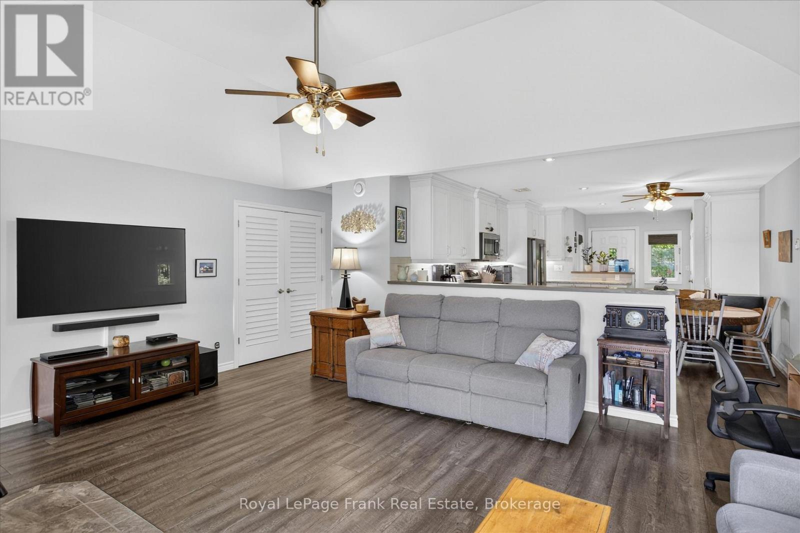 944 BIRCHCLIFF DRIVE - 21