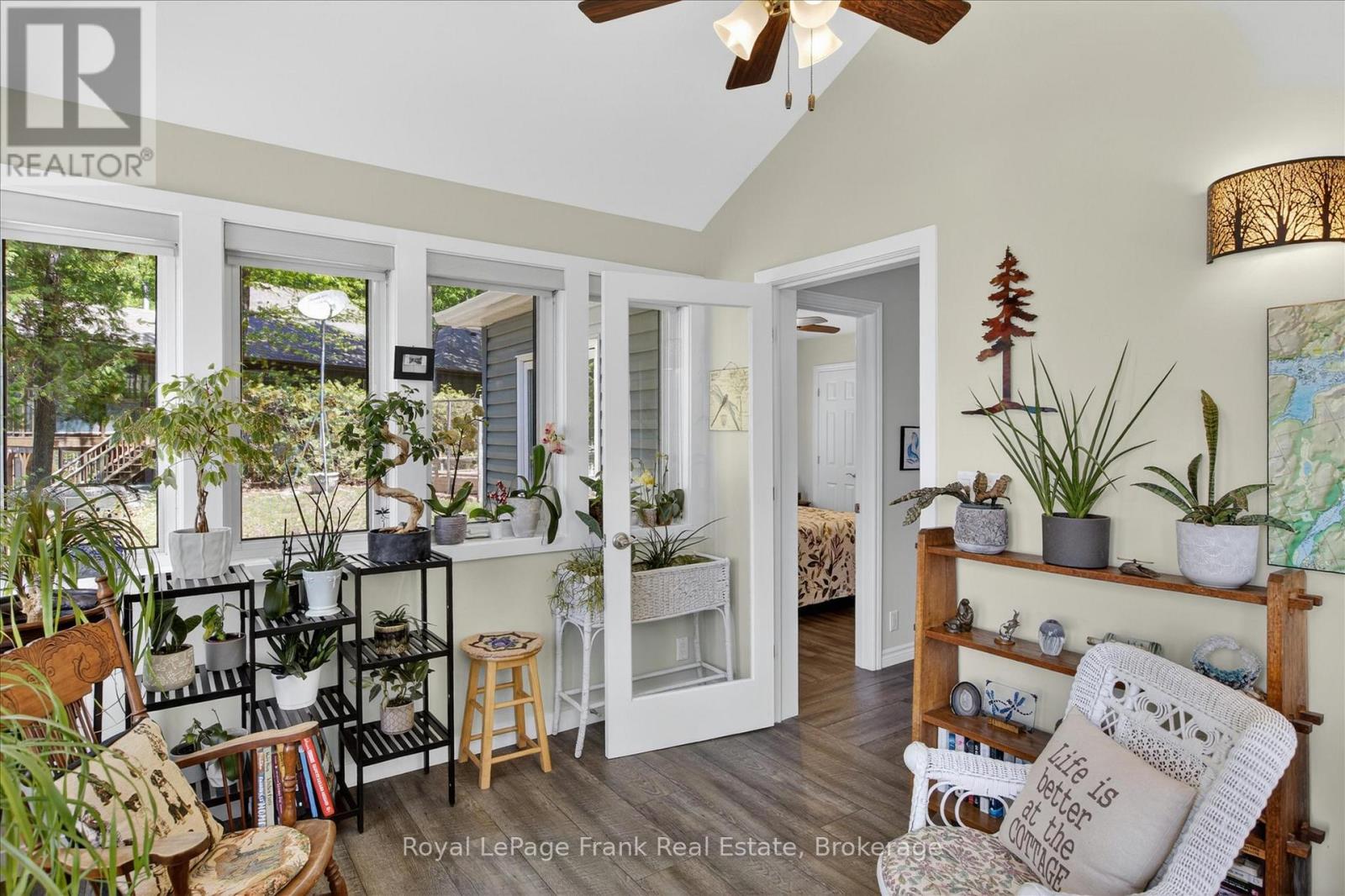 944 BIRCHCLIFF DRIVE - 22
