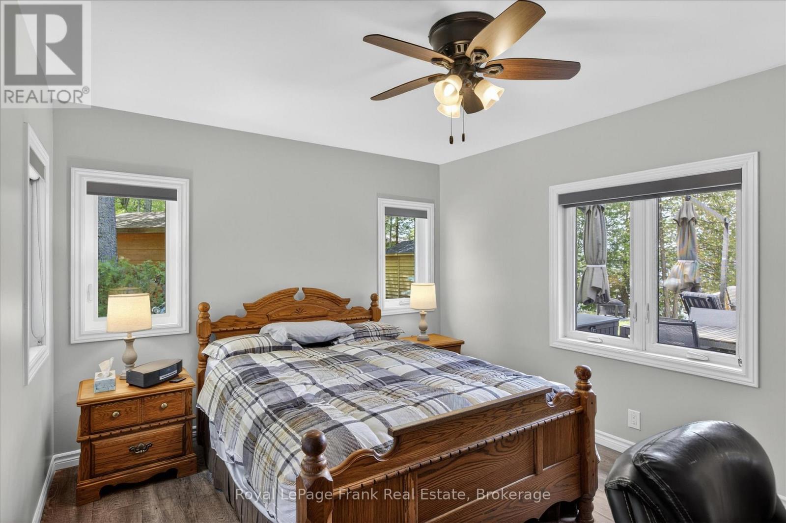 944 BIRCHCLIFF DRIVE - 24