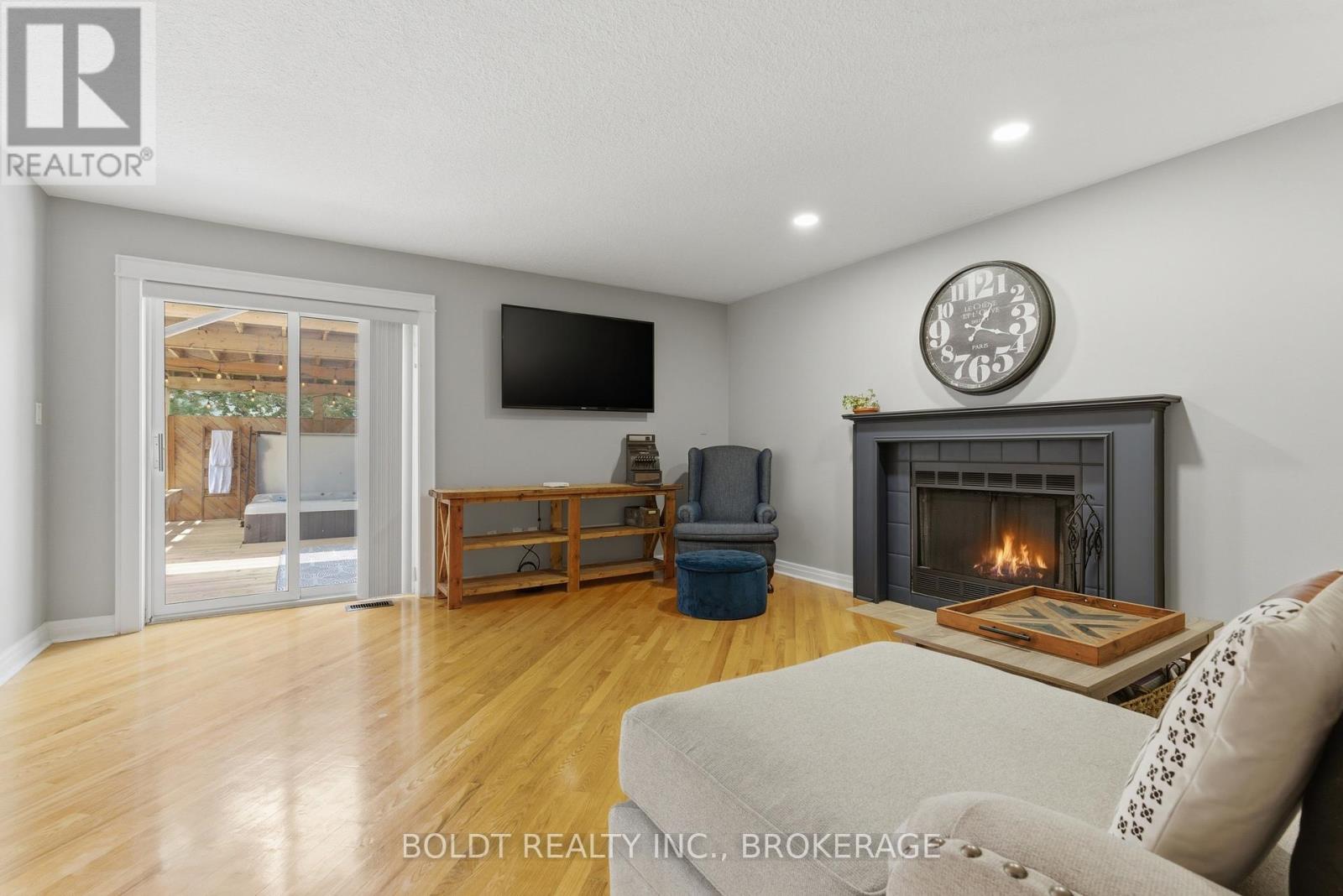 10 WESTWOOD DRIVE - 18