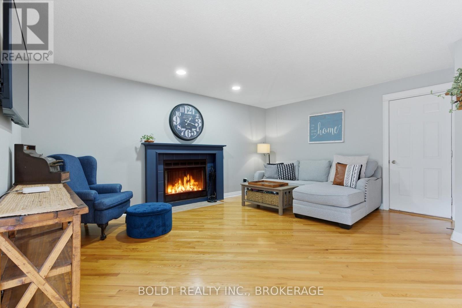 10 WESTWOOD DRIVE - 17