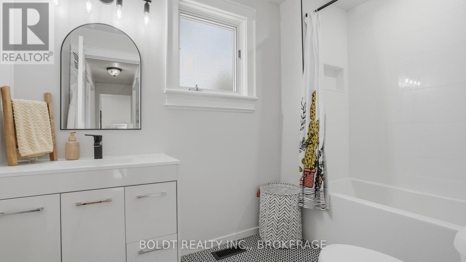 10 WESTWOOD DRIVE - 26