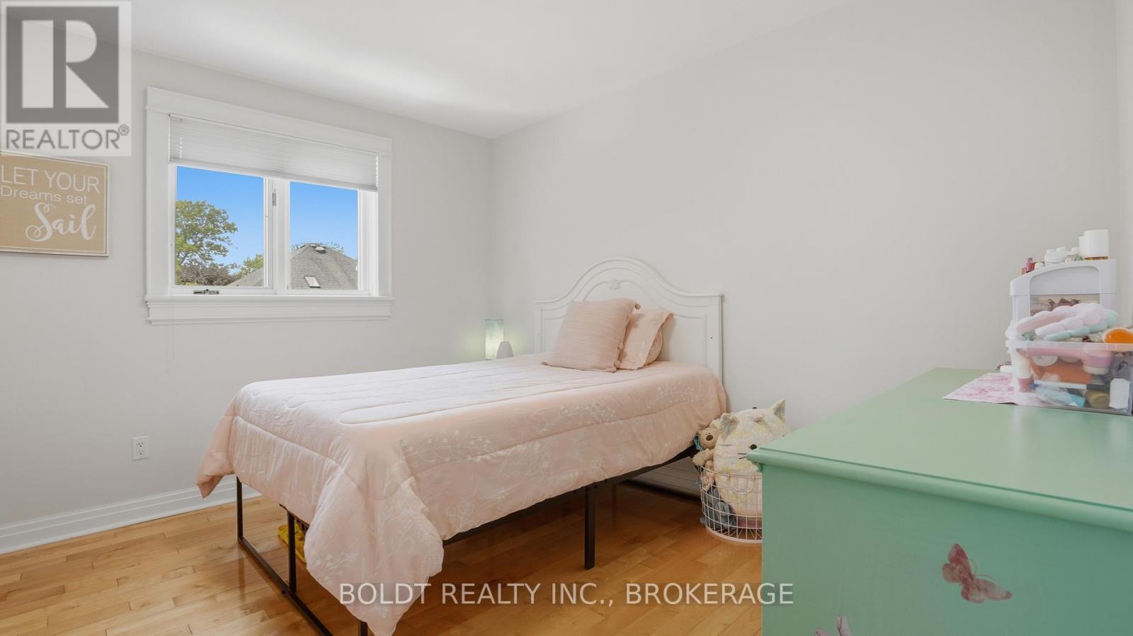 10 WESTWOOD DRIVE - 25