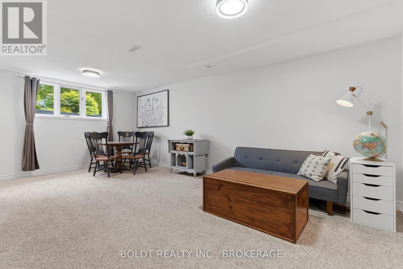 10 WESTWOOD DRIVE - 32