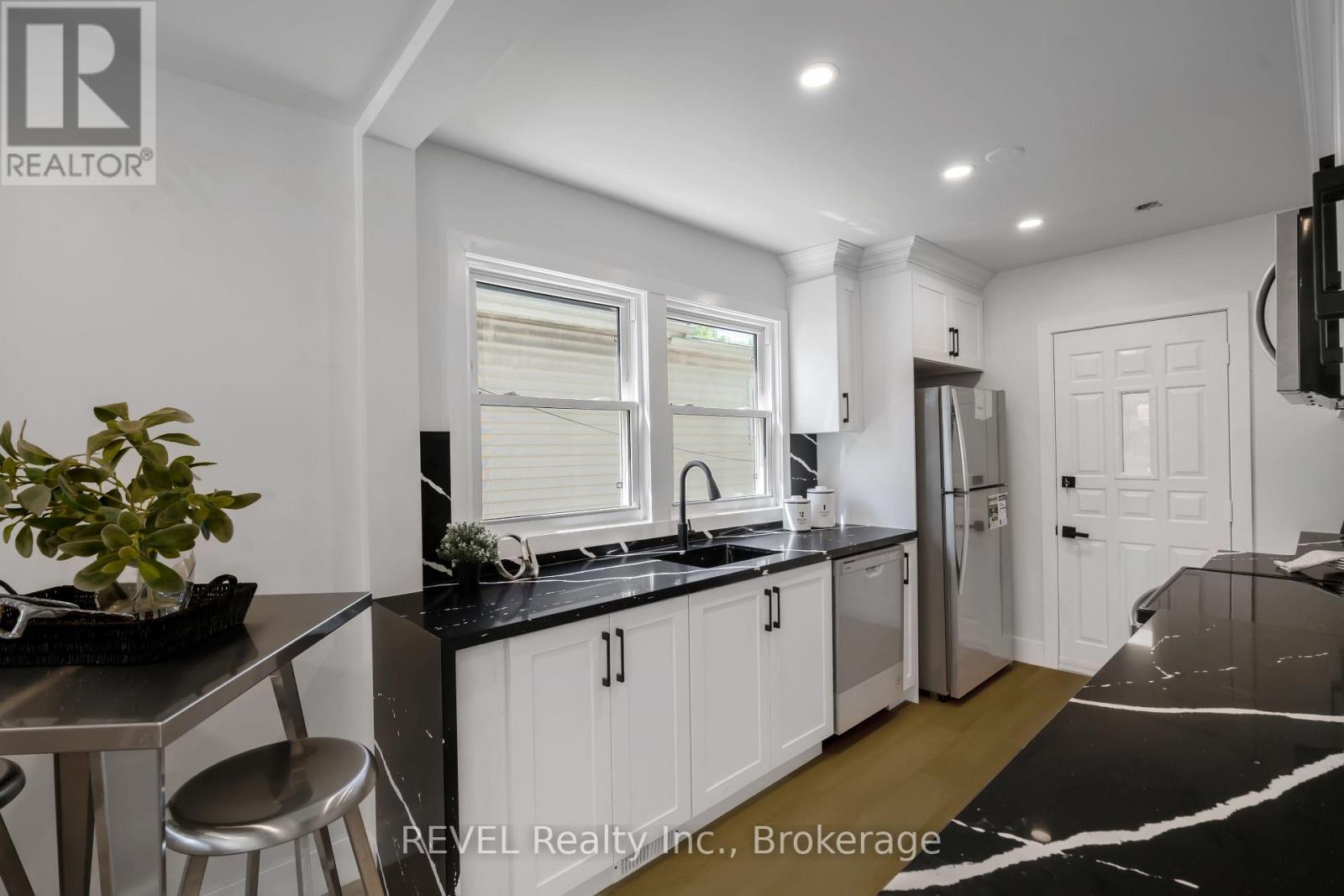 5261 BUCHANAN AVENUE - 10