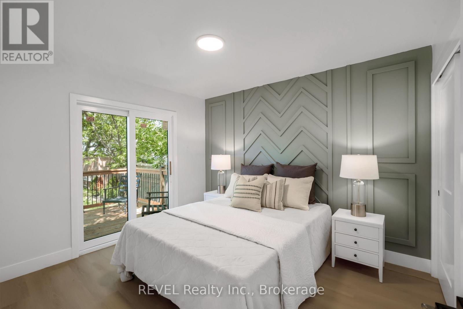 5261 BUCHANAN AVENUE - 12