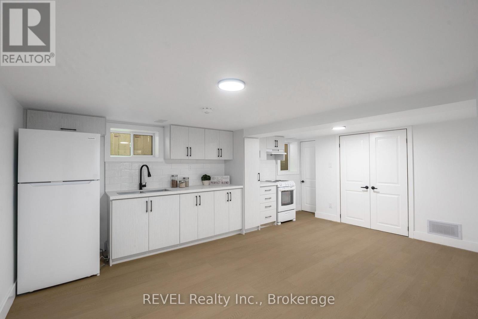5261 BUCHANAN AVENUE - 19