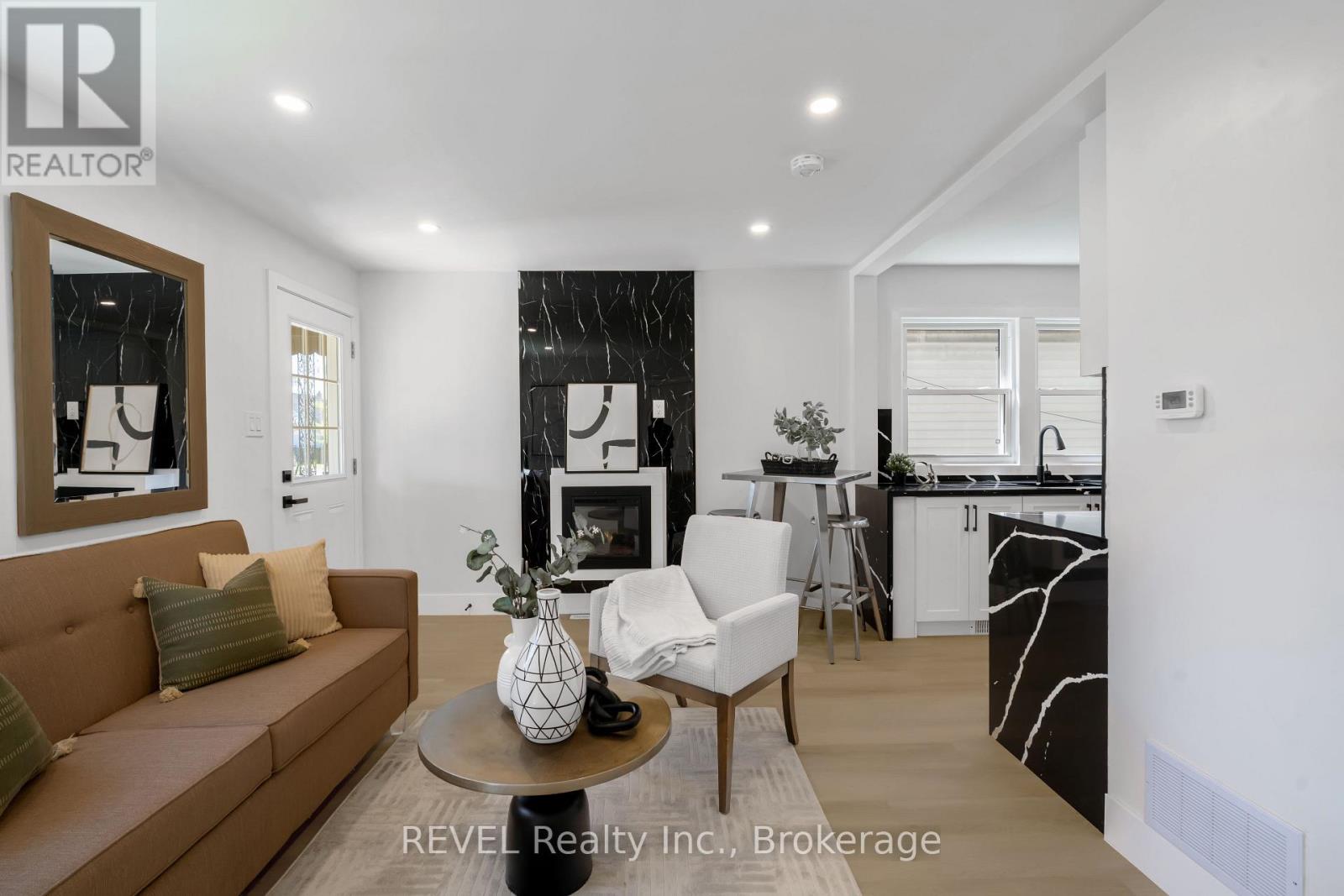 5261 BUCHANAN AVENUE - 7
