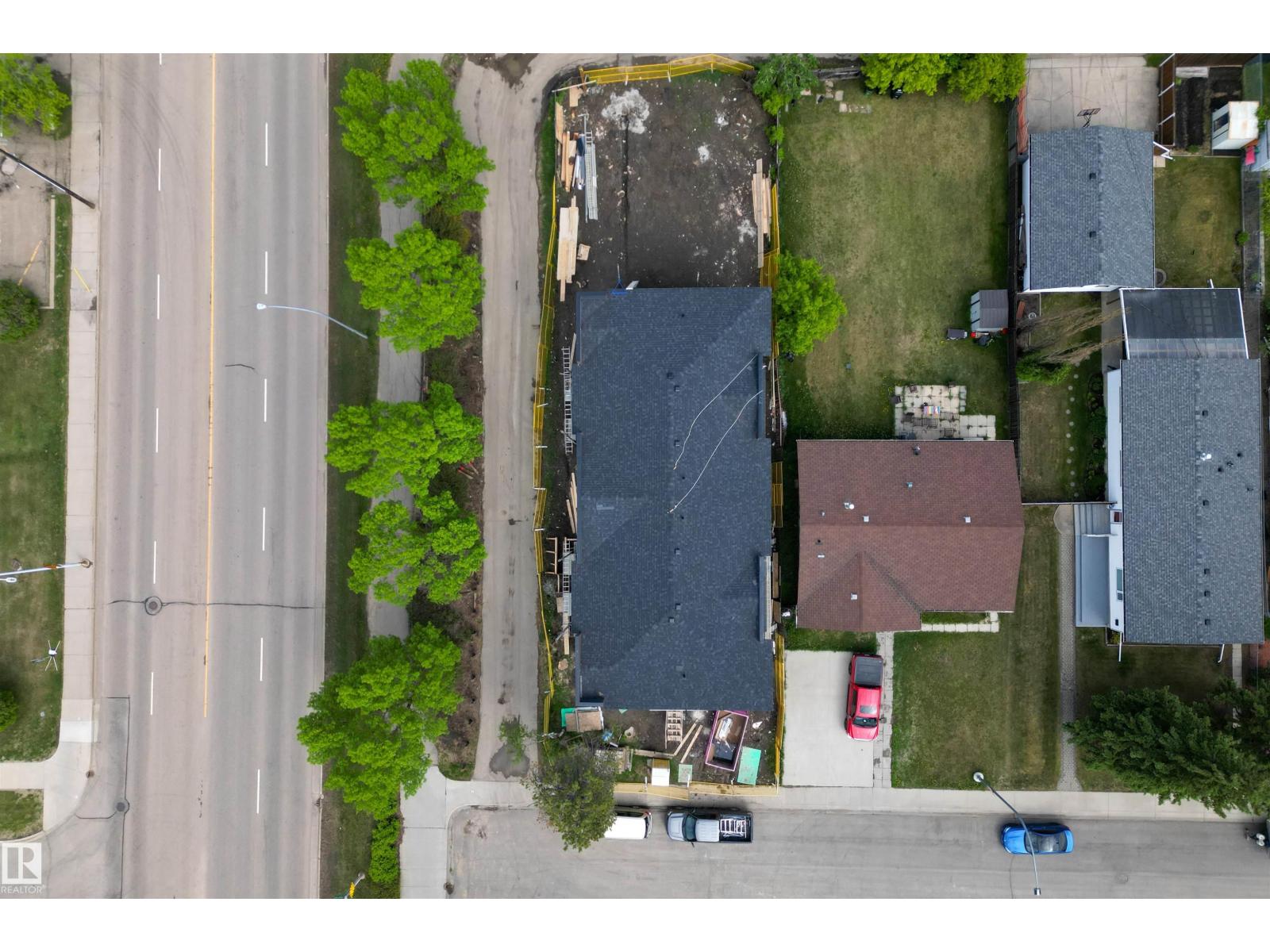 9945 154 ST NW - 8