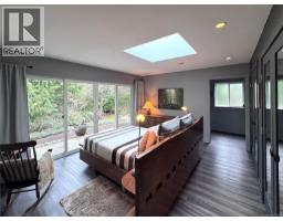 Primary Bedroom - 3881 Charlton Dr, Qualicum Beach, BC V9K1Z3 Photo 6