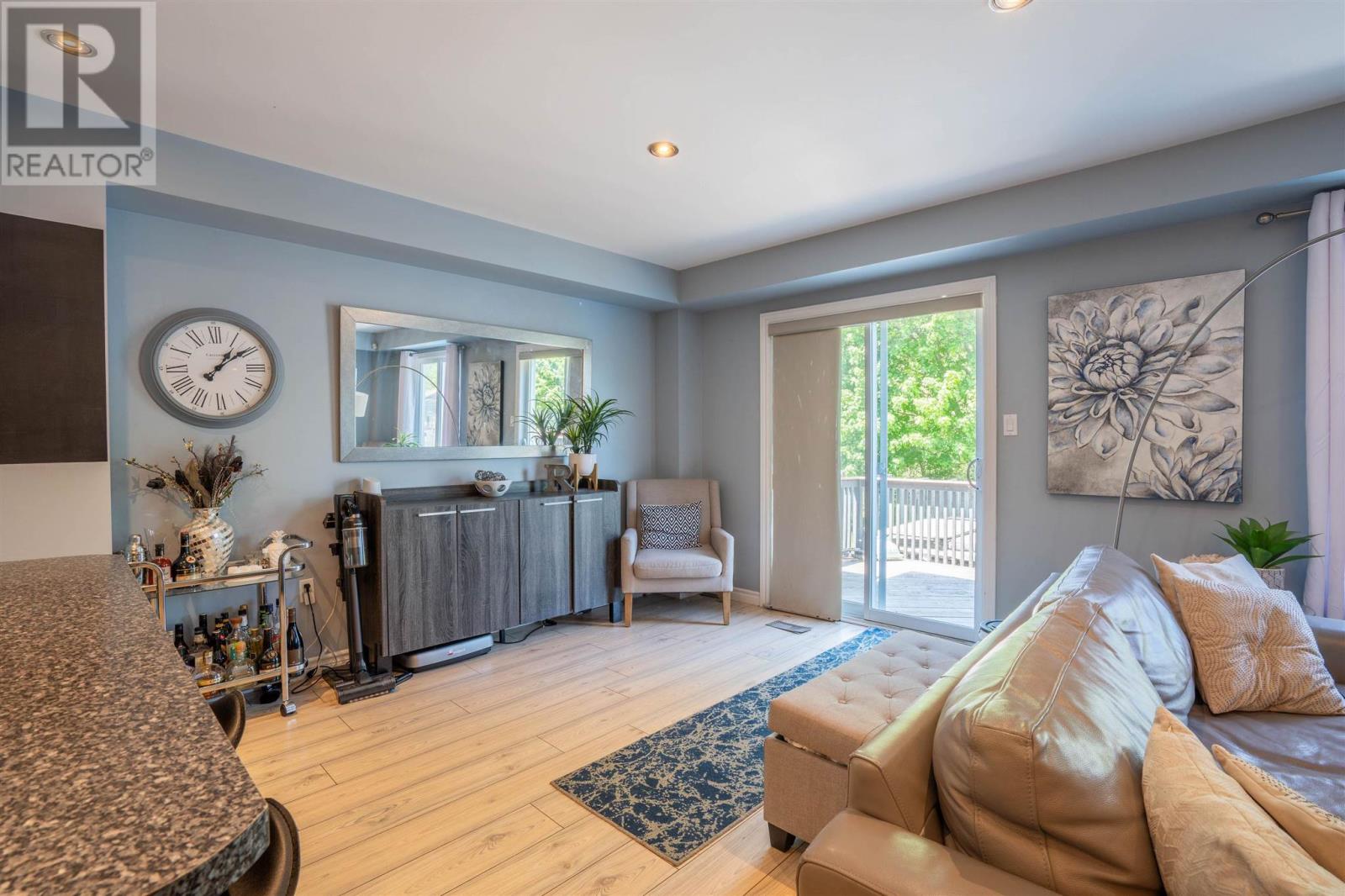 112 Simon AVE - 10