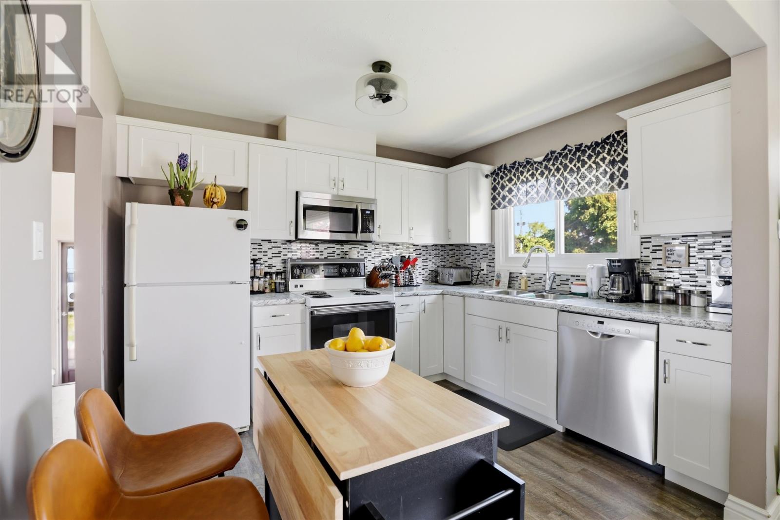 197 Churchill AVE - 9