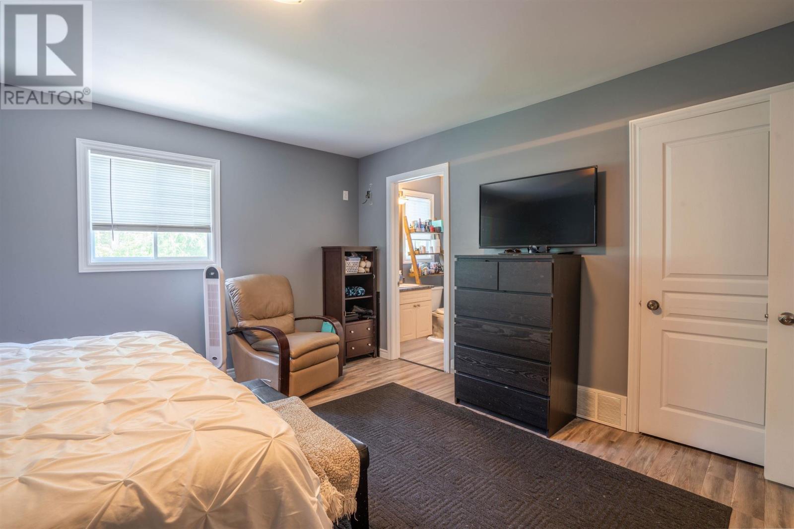 112 Simon AVE - 16