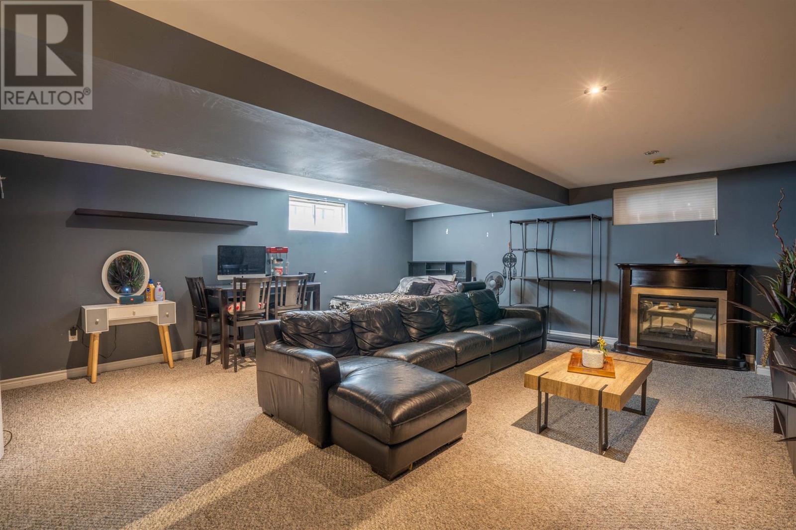 112 Simon AVE - 23