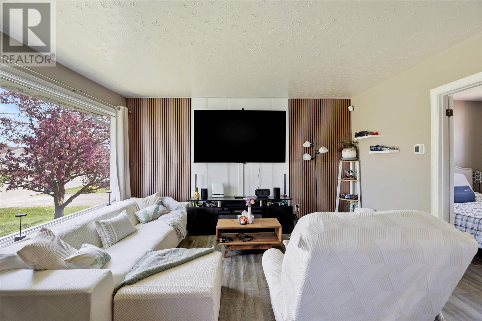 197 Churchill AVE - 4