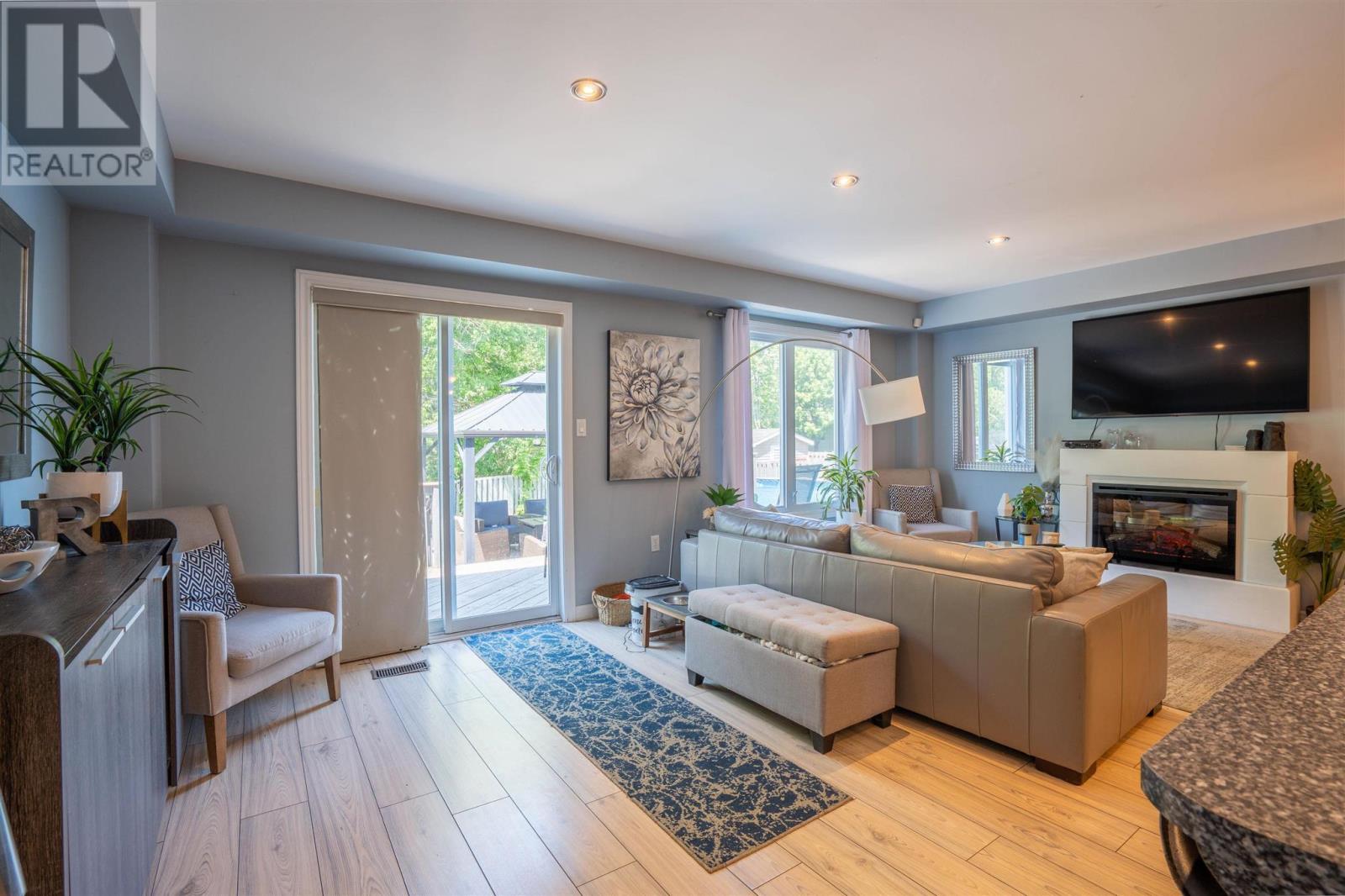 112 Simon AVE - 11
