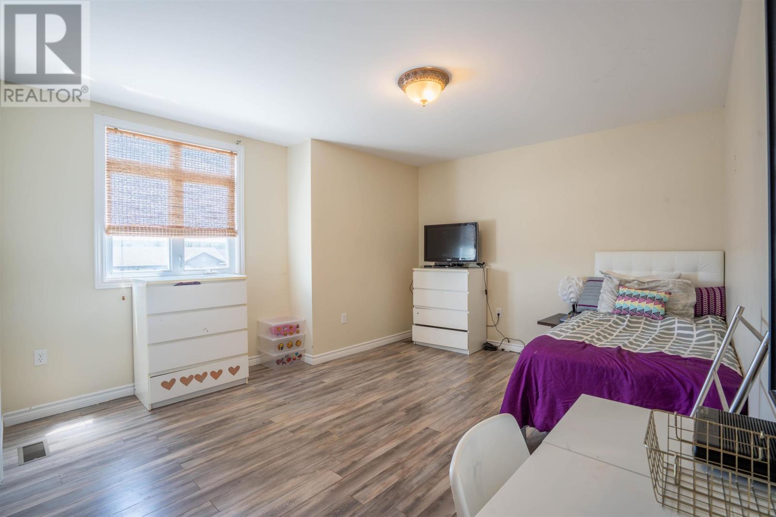 112 Simon AVE - 19