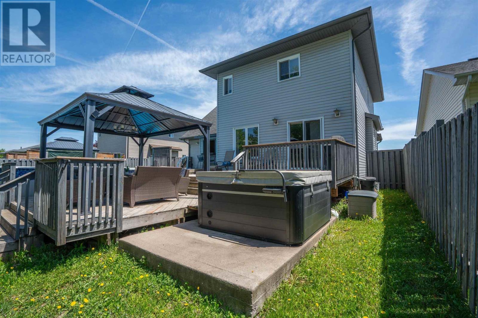 112 Simon AVE - 32