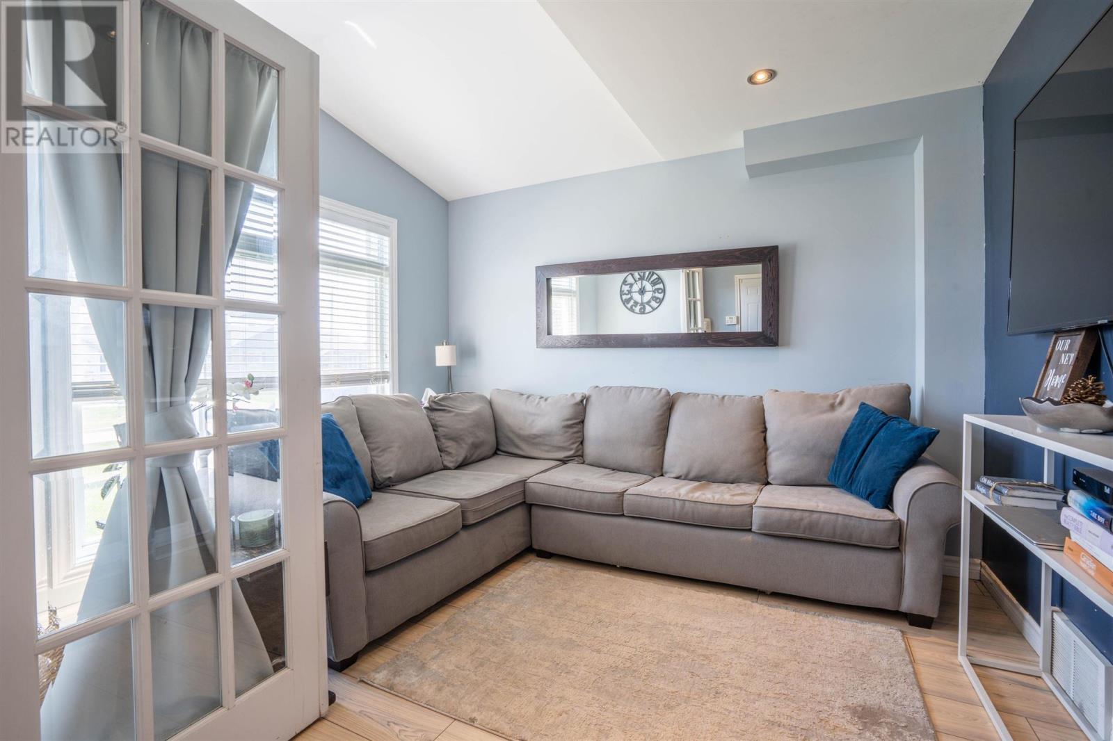 112 Simon AVE - 5